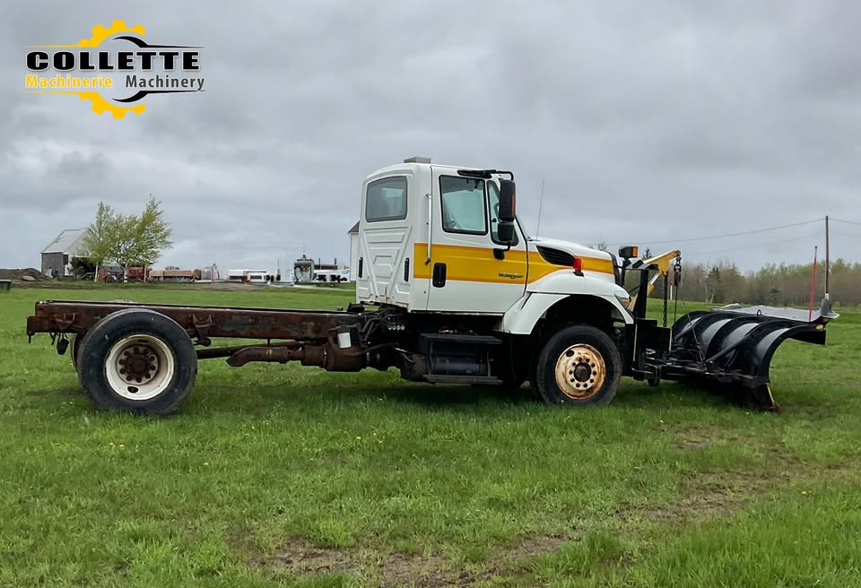 2012 International workstar 7300 truck - Image 5