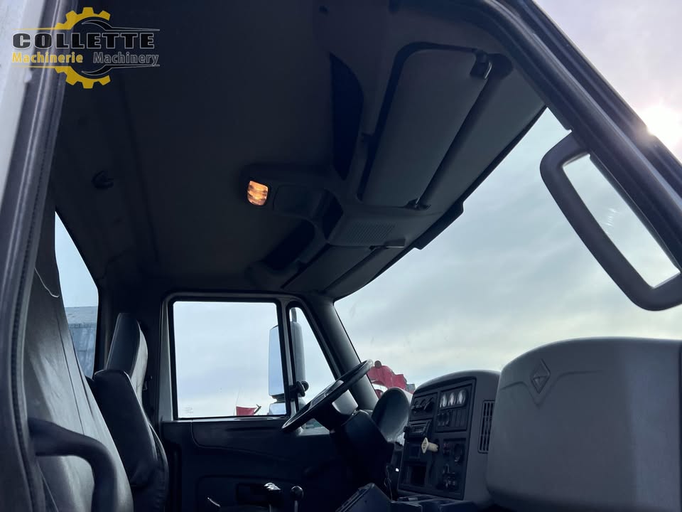 2012 International workstar 7300 truck - Image 8