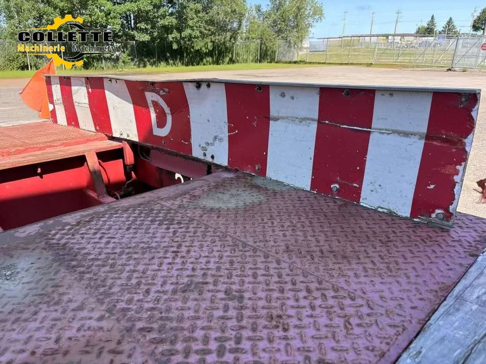 2007 JC lowboy gooseneck trailer - Image 5